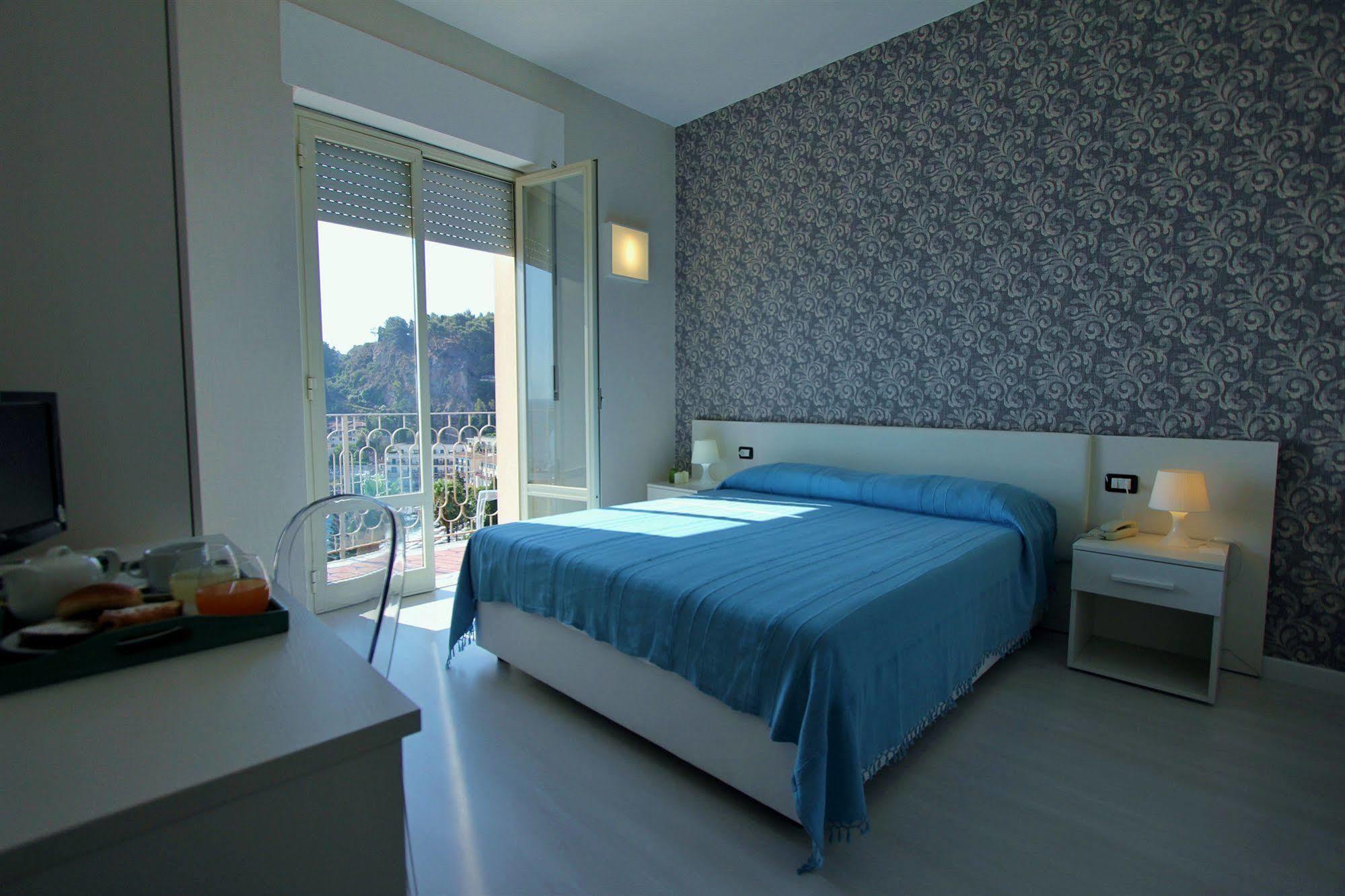 Hotel Baia Azzurra Taormina Esterno foto